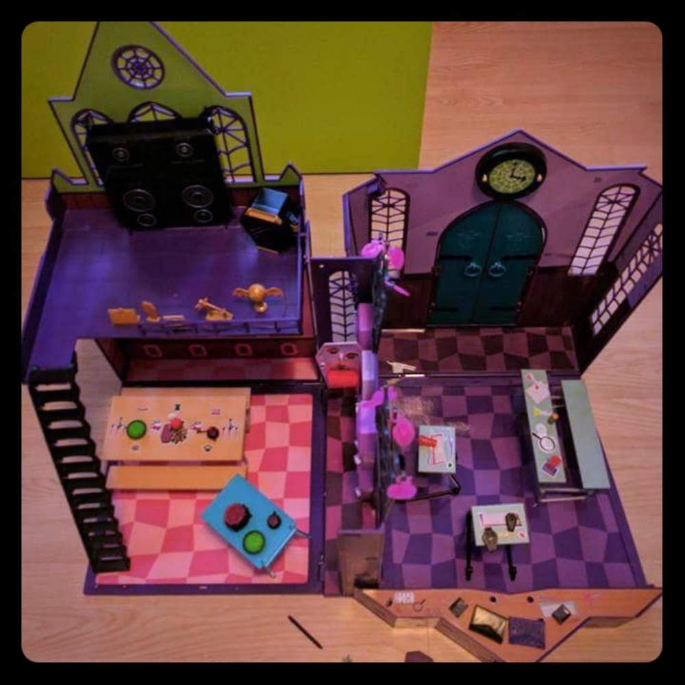 Monster high school